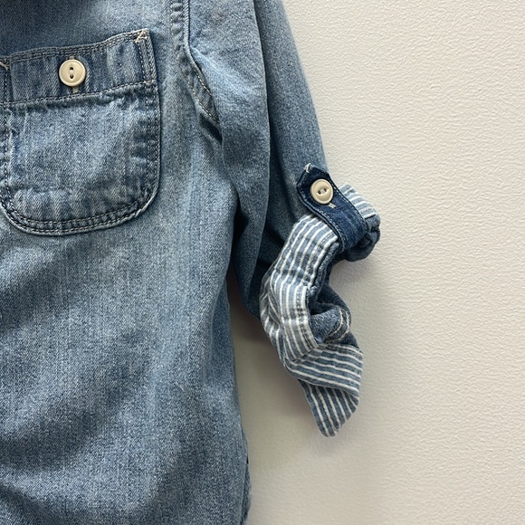 Gap Boys Denim Button Down Shirt with roll up cuff sleeves - size 3T - Picture 2 of 6